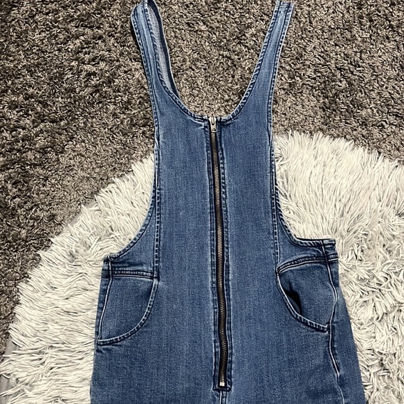 FREE People Denim Jumpsuit Size 4 - Picture 4 of 16